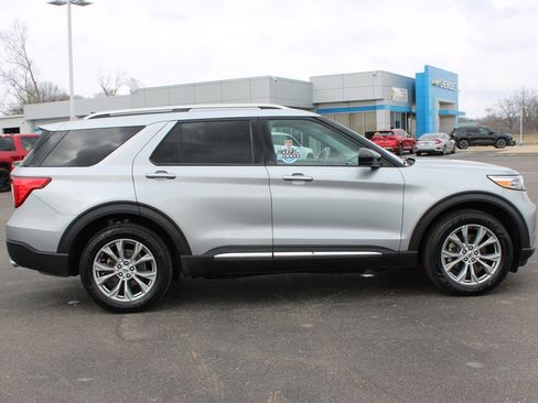 Used 2023 Ford Explorer Limited image 11