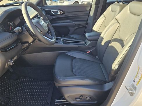 New 2026 Jeep Compass Latitude image 9