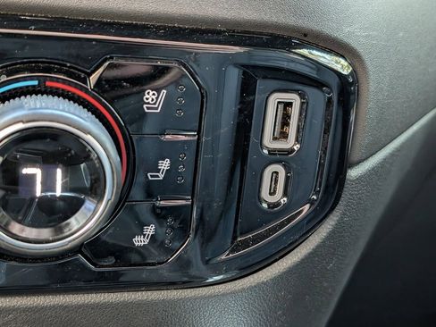 Used 2024 Chevrolet Silverado 1500 High Country w/ Technology Package image 32