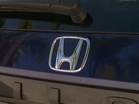 Used 2025 Honda Pilot EX-L image 11