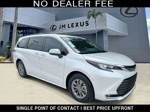Used 2024 Toyota Sienna XLE FWD image 1