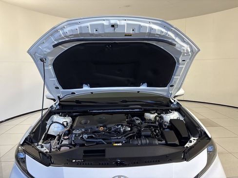 Used 2025 Toyota Camry LE image 11