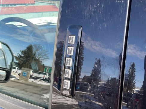 Used 2021 Ford F250 Lariat w/ Chrome Package image 22