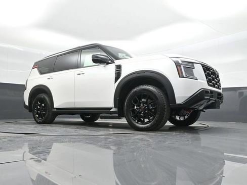 Used 2025 Nissan Armada PRO-4X image 33