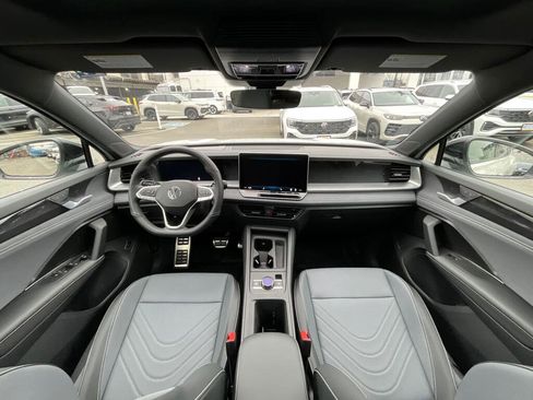 New 2026 Volkswagen Tiguan SE R-Line image 14