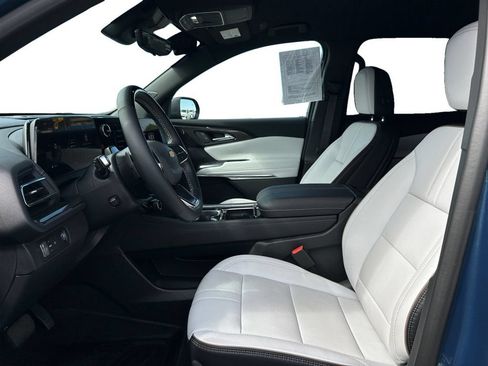 Certified 2025 Chevrolet Traverse High Country FWD image 10