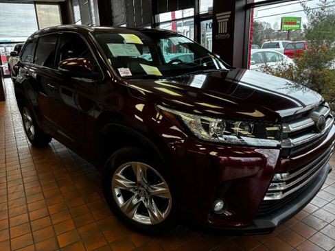 Used 2019 Toyota Highlander Limited image 1