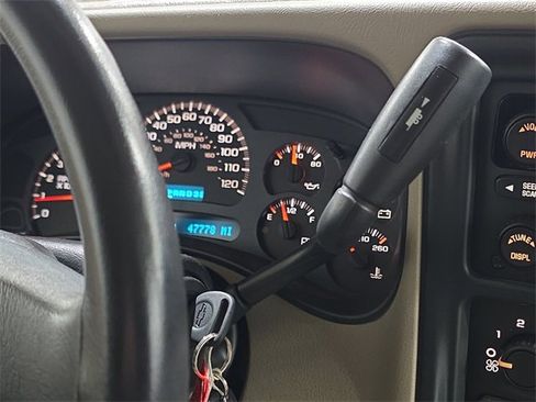 Used 2004 Chevrolet Suburban LS image 20