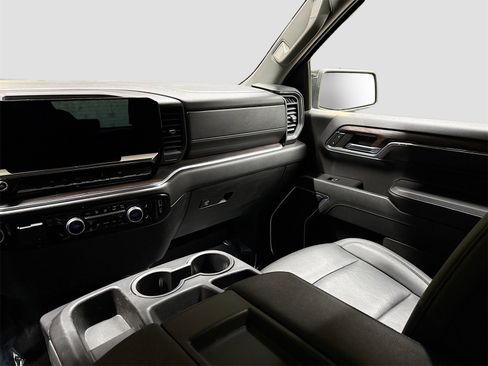 Used 2024 GMC Sierra 1500 SLT image 23