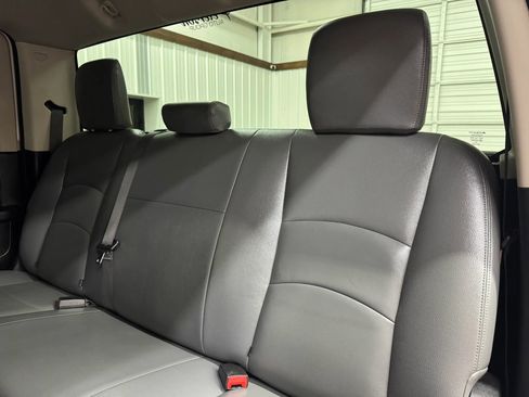 Used 2018 RAM 2500 Tradesman w/ Chrome Appearance Group image 12