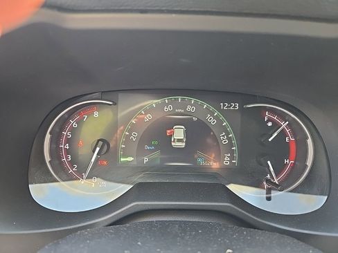 Used 2025 Toyota RAV4 LE image 4