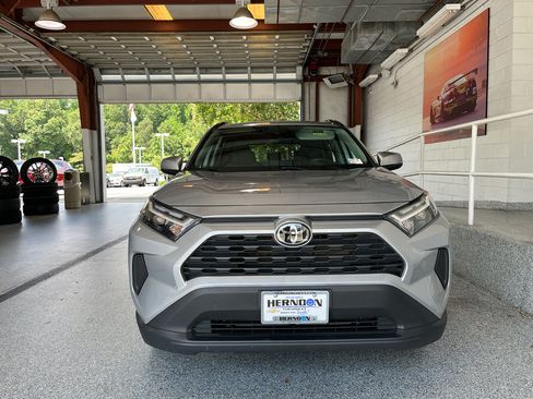 Used 2025 Toyota RAV4 XLE AWD/4WD image 2