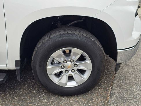 Used 2025 Chevrolet Silverado 1500 LT w/ Convenience Package II image 9