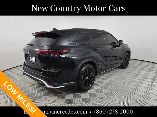 Used 2025 Toyota Highlander XSE AWD/4WD image 10