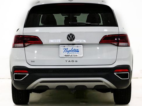 Used 2024 Volkswagen Taos SE image 6