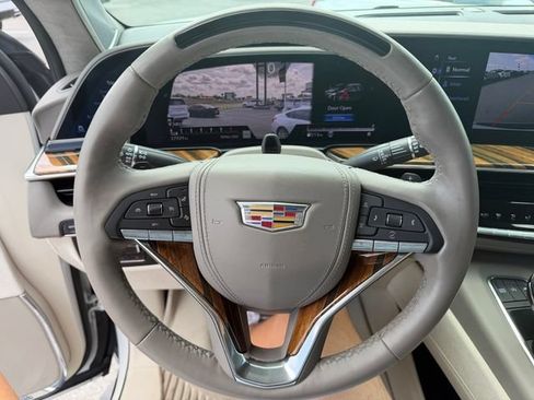 Used 2023 Cadillac Escalade Premium Luxury Platinum AWD/4WD image 19