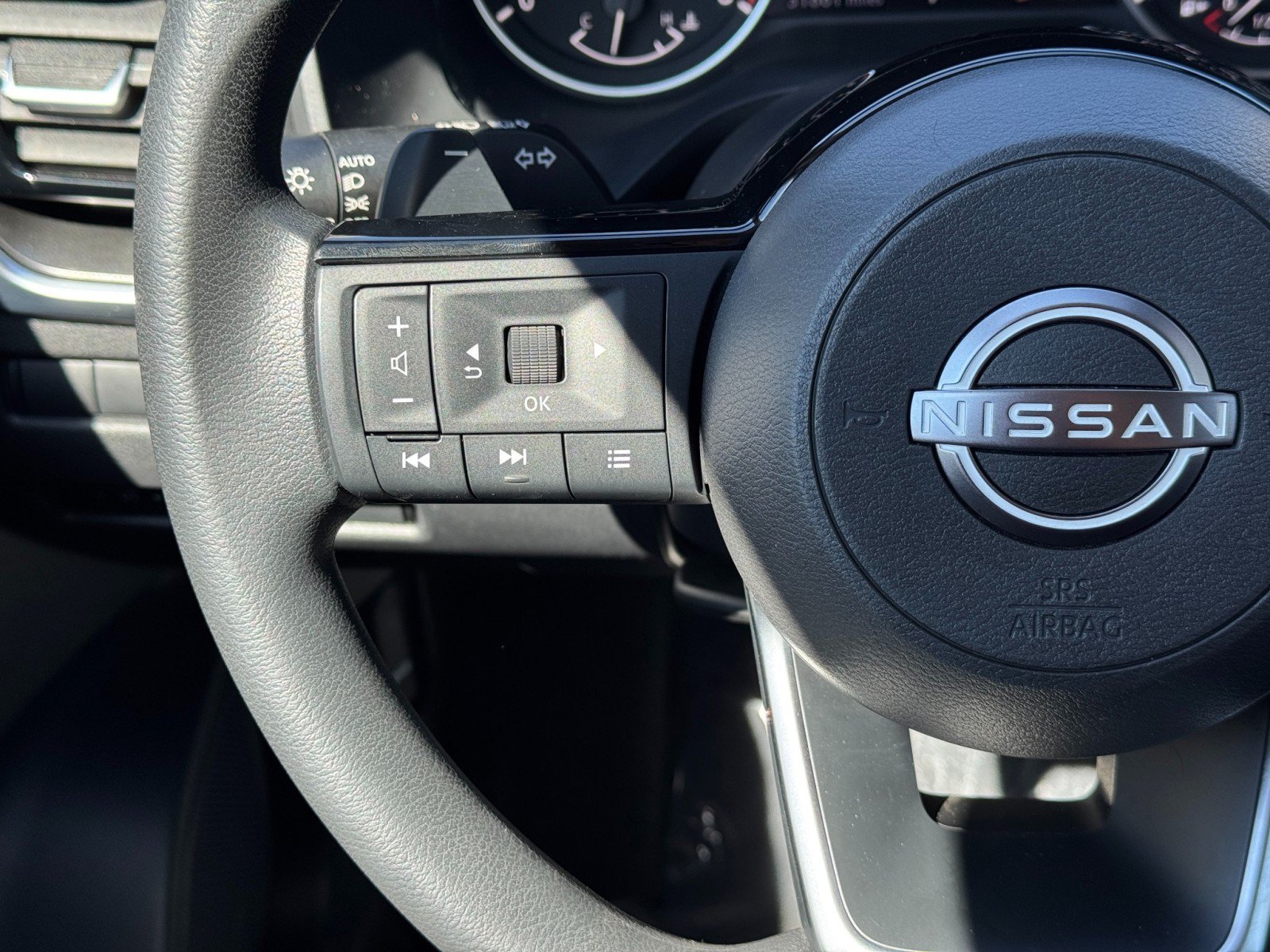 Used 2022 Nissan Rogue SV FWD image 19