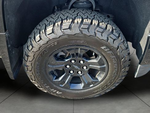 Used 2015 Chevrolet Silverado 1500 LTZ Z71 w/ Midnight Edition AWD/4WD image 26