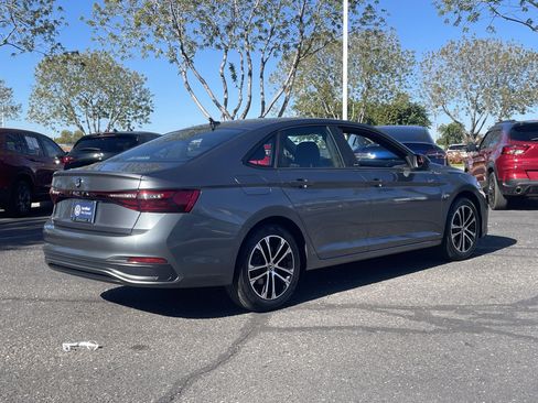 Certified 2025 Volkswagen Jetta Sport image 4