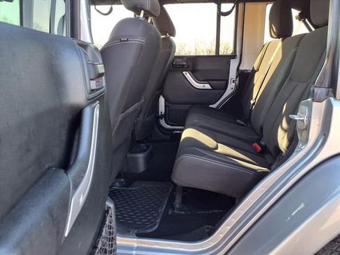 Used 2018 Jeep Wrangler Unlimited Sahara image 74