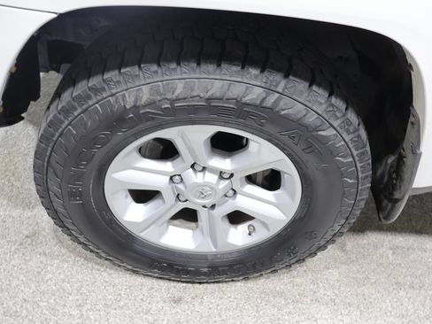 Used 2019 Toyota 4Runner SR5 AWD/4WD image 10