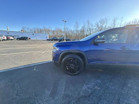 Used 2023 GMC Acadia SLT w/ Elevation Edition image 34