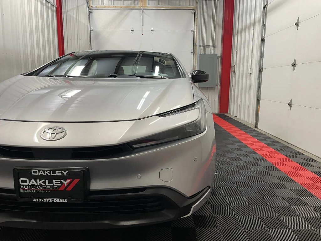 Used 2025 Toyota Prius LE FWD image 8