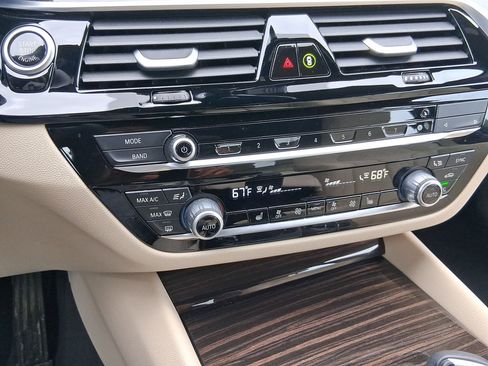 Certified 2023 BMW 530e w/ Executive Package image 19