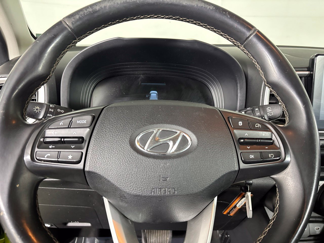 Used 2023 Hyundai Venue SEL FWD image 12