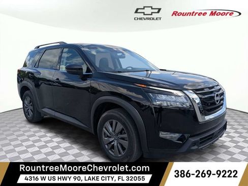 Used 2025 Nissan Pathfinder SV FWD image 1