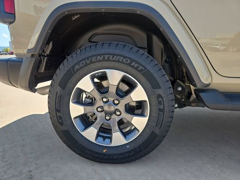 Used 2022 Jeep Wrangler Unlimited Sahara w/ Cold Weather Group AWD/4WD image 9