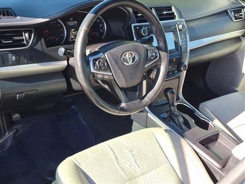 Used 2015 Toyota Camry SE w/ Moonroof Package FWD image 13
