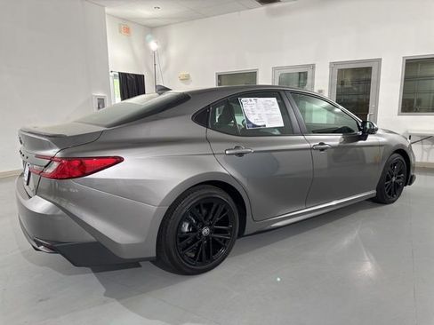 Used 2025 Toyota Camry SE w/ Convenience Package image 15