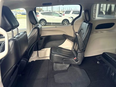 Used 2020 Chrysler Voyager Lxi image 19