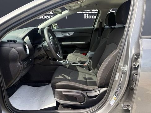 Used 2022 Kia Forte LXS FWD image 8