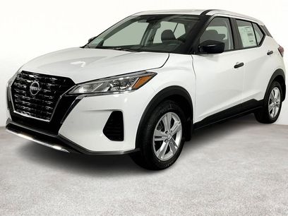 New 2025 Nissan Kicks Play S
