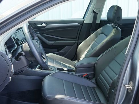 Used 2024 Volkswagen Jetta SE FWD image 12