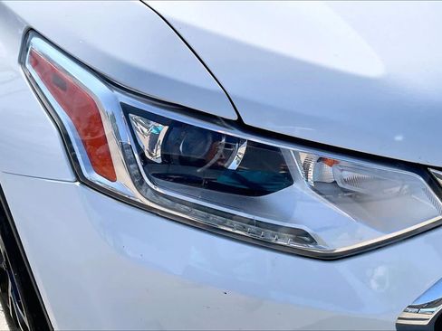 Used 2020 Chevrolet Traverse LS image 27