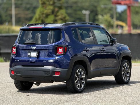 Used 2018 Jeep Renegade Latitude w/ Cold Weather Group AWD/4WD image 9