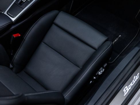 Certified 2024 Porsche 718 Boxster RWD image 35
