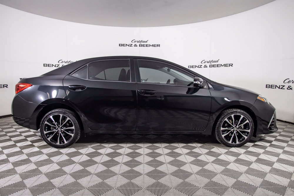 Used 2017 Toyota Corolla SE w/ Carpet Mat Package (TMS) FWD image 3