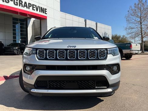 Used 2025 Jeep Compass Limited image 3