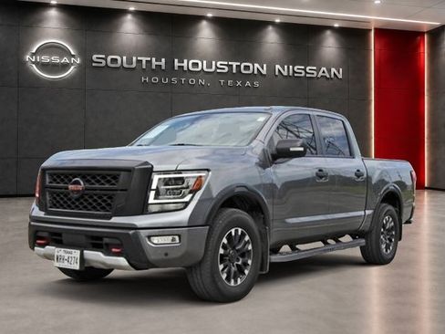 Used 2020 Nissan Titan PRO-4X w/ Pro-4x Convenience Package AWD/4WD image 2