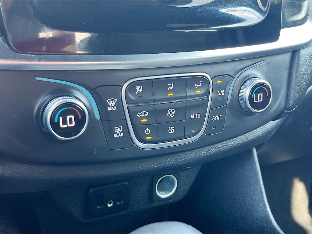 Used 2023 Chevrolet Traverse LT FWD image 16