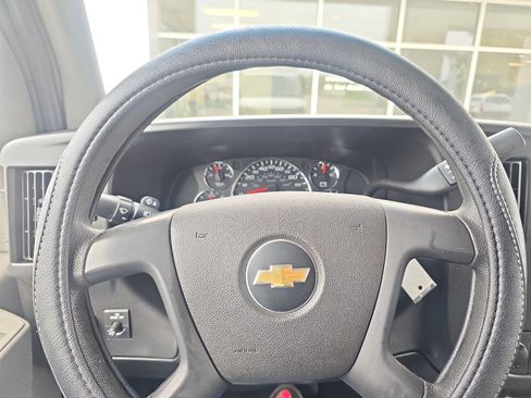 Used 2015 Chevrolet Express 2500 RWD image 19