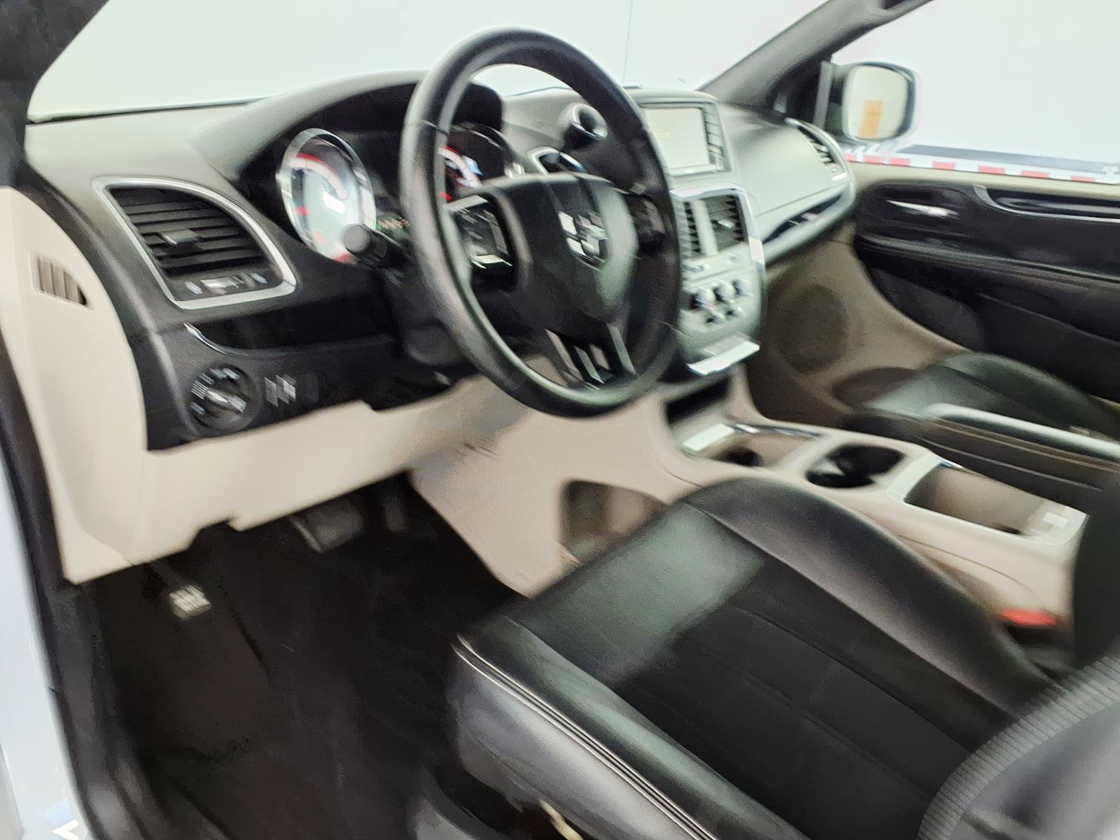 Used 2017 Dodge Grand Caravan SXT FWD image 25