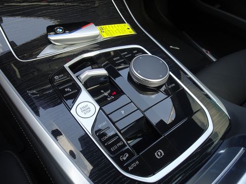 Used 2024 BMW X5 xDrive40i w/ M Sport Package AWD/4WD image 12