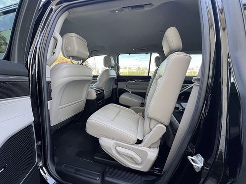 Used 2022 Jeep Wagoneer Series III w/ Convenience Group I image 13