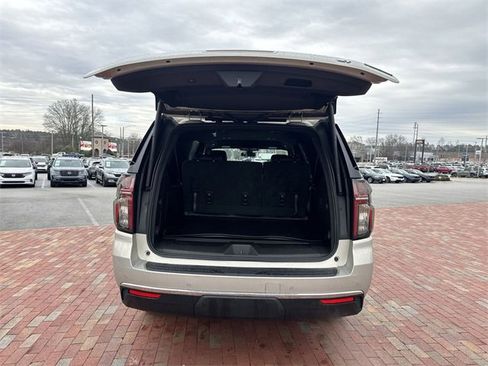 Used 2022 Chevrolet Suburban LT image 29
