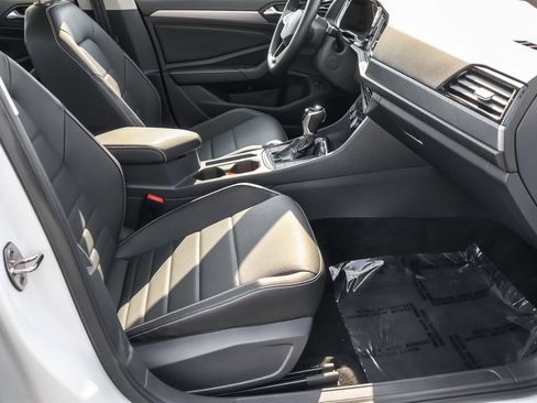 Used 2024 Volkswagen Jetta SE w/ Panoramic Sunroof Package FWD image 36